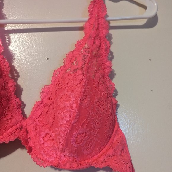 Hot pink La Senza bra size D34 - Picture 2 of 3